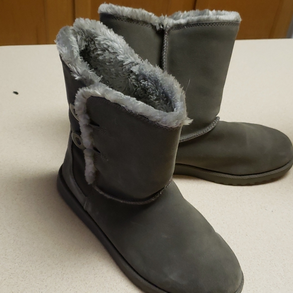 FLASH SALE! Grey suede winter mid height boots 10M
